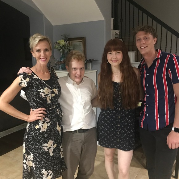 Meet your Posher, Liz - Picture 1 of 1